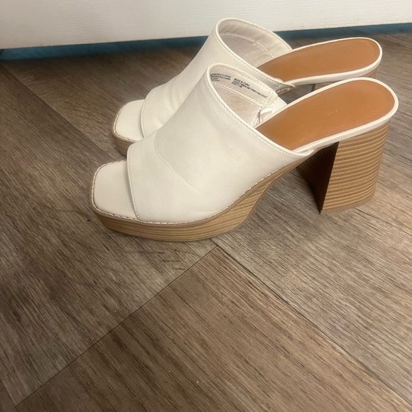 S2 Universal Thread White Heeled Shoes Size 11 - Picture 4 of 5